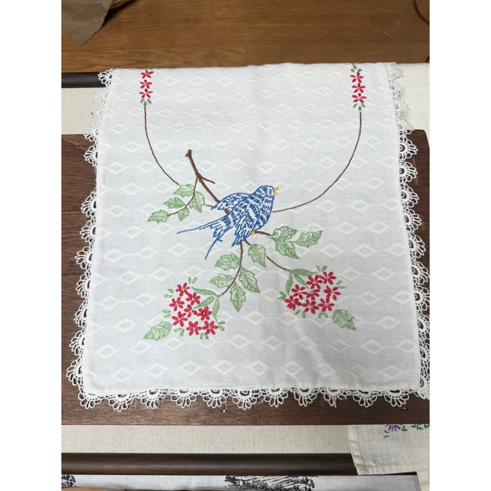Vintage Hand Embroidered White Lace Trim Floral dresser scarf - Picture 3 of 6